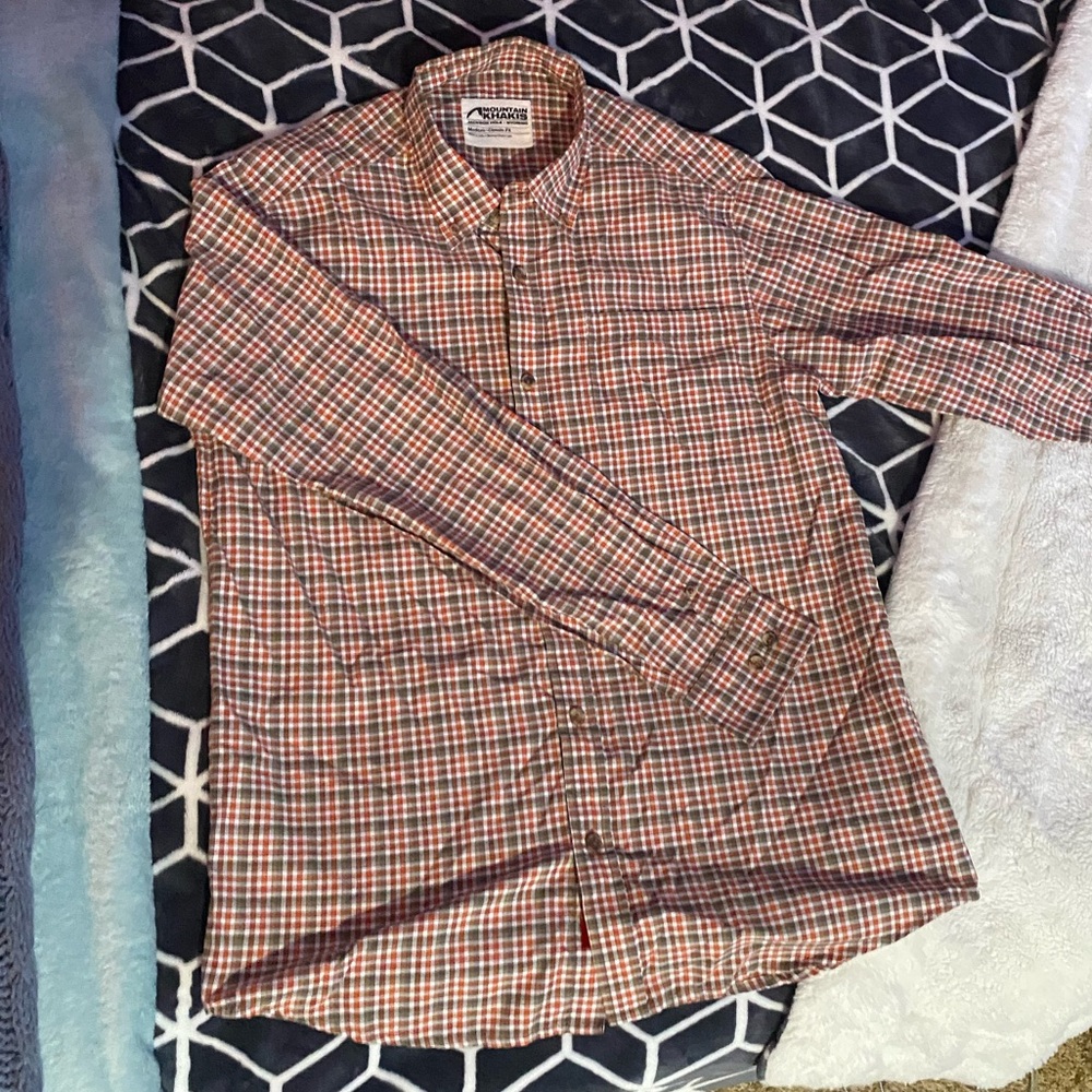 men’s Medium Mountain Khakis Button Down